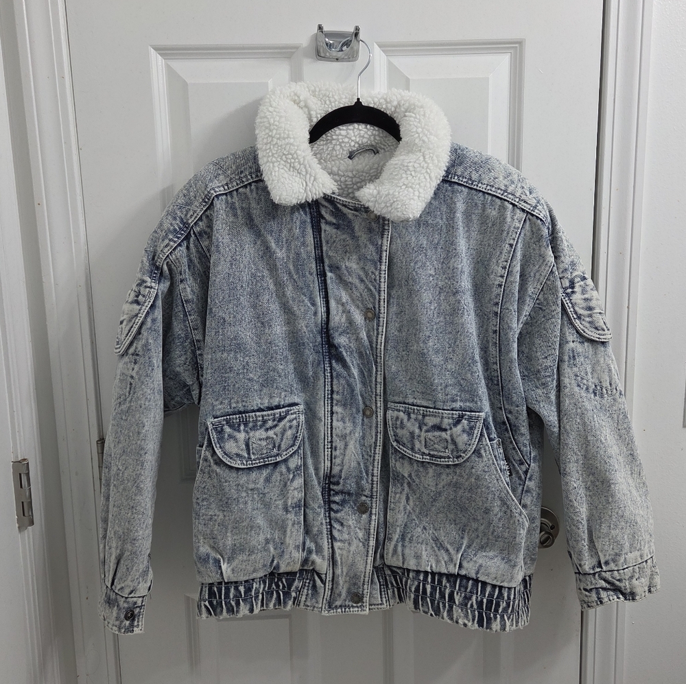 Izzi Acid Wash Jacket with Sherpa Lining - Picture 5 of 11